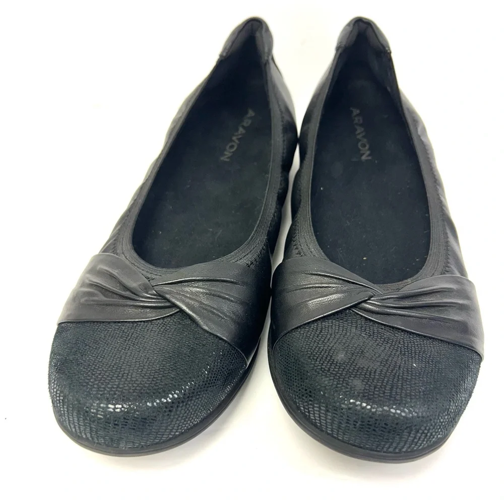 Aravon- Black, Size:11, Black Flats- Pre-Owned‎ good condition, Leather upper